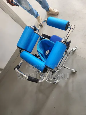 Photo - Brand New Foldable Support All Bones Uni Walker受到medical Walker