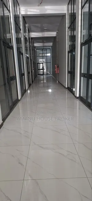 Photo - የሚከራዩ ሱቆችና ቢሮዎች በአዲስ አበባ መሃል ካሳንቺስ ጠቅላላ የሱቆቹ ስፋት የሚገኙ ቢሮዎችቹ ይገኛሉ