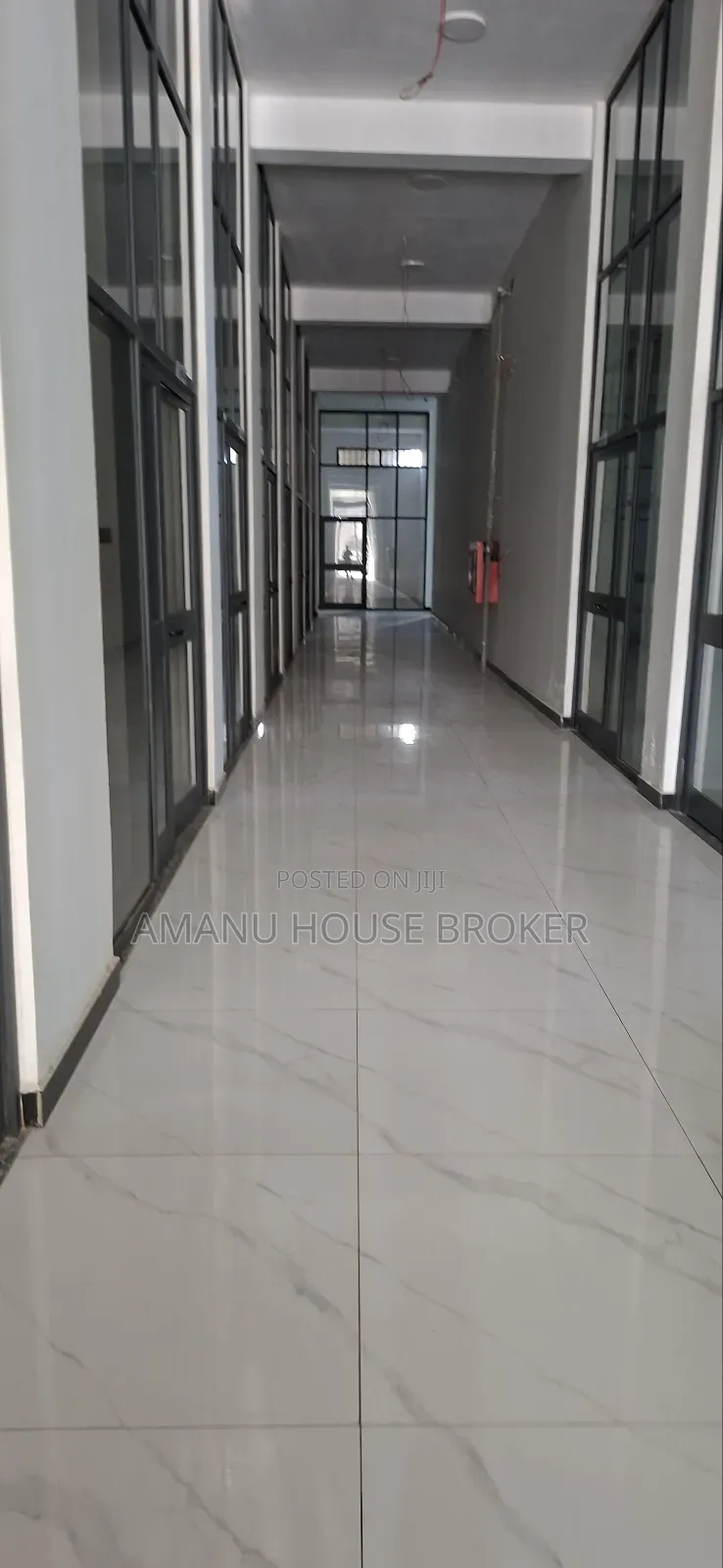 የሚከራዩ ሱቆችና ቢሮዎች በአዲስ አበባ መሃል ካሳንቺስ ጠቅላላ የሱቆቹ ስፋት የሚገኙ ቢሮዎችቹ ይገኛሉ