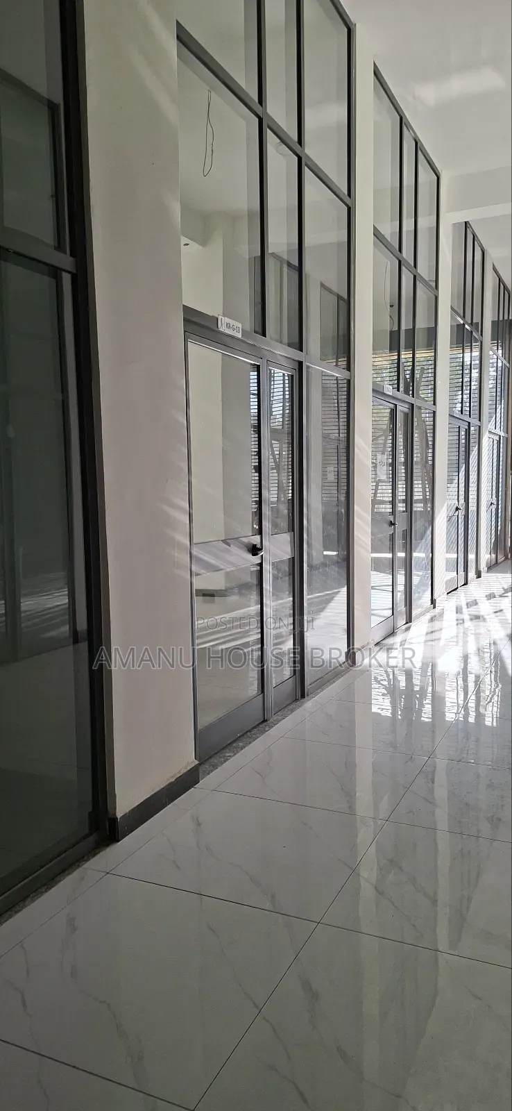 የሚከራዩ ሱቆችና ቢሮዎች በአዲስ አበባ መሃል ካሳንቺስ ጠቅላላ የሱቆቹ ስፋት የሚገኙ ቢሮዎችቹ ይገኛሉ