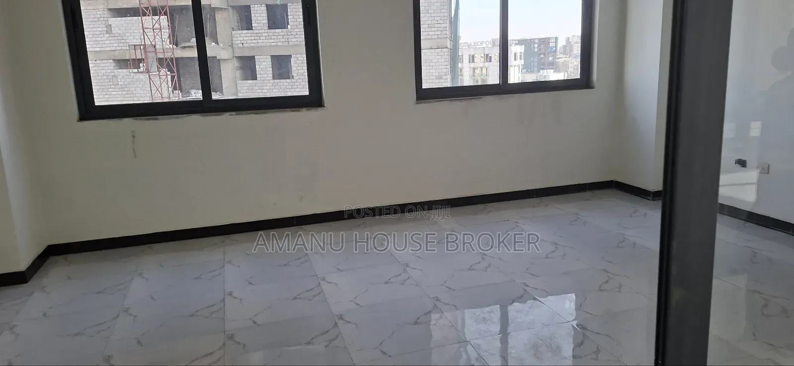 የሚከራዩ ሱቆችና ቢሮዎች በአዲስ አበባ መሃል ካሳንቺስ ጠቅላላ የሱቆቹ ስፋት የሚገኙ ቢሮዎችቹ ይገኛሉ