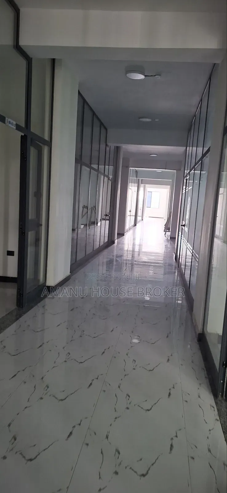 የሚከራዩ ሱቆችና ቢሮዎች በአዲስ አበባ መሃል ካሳንቺስ ጠቅላላ የሱቆቹ ስፋት የሚገኙ ቢሮዎችቹ ይገኛሉ