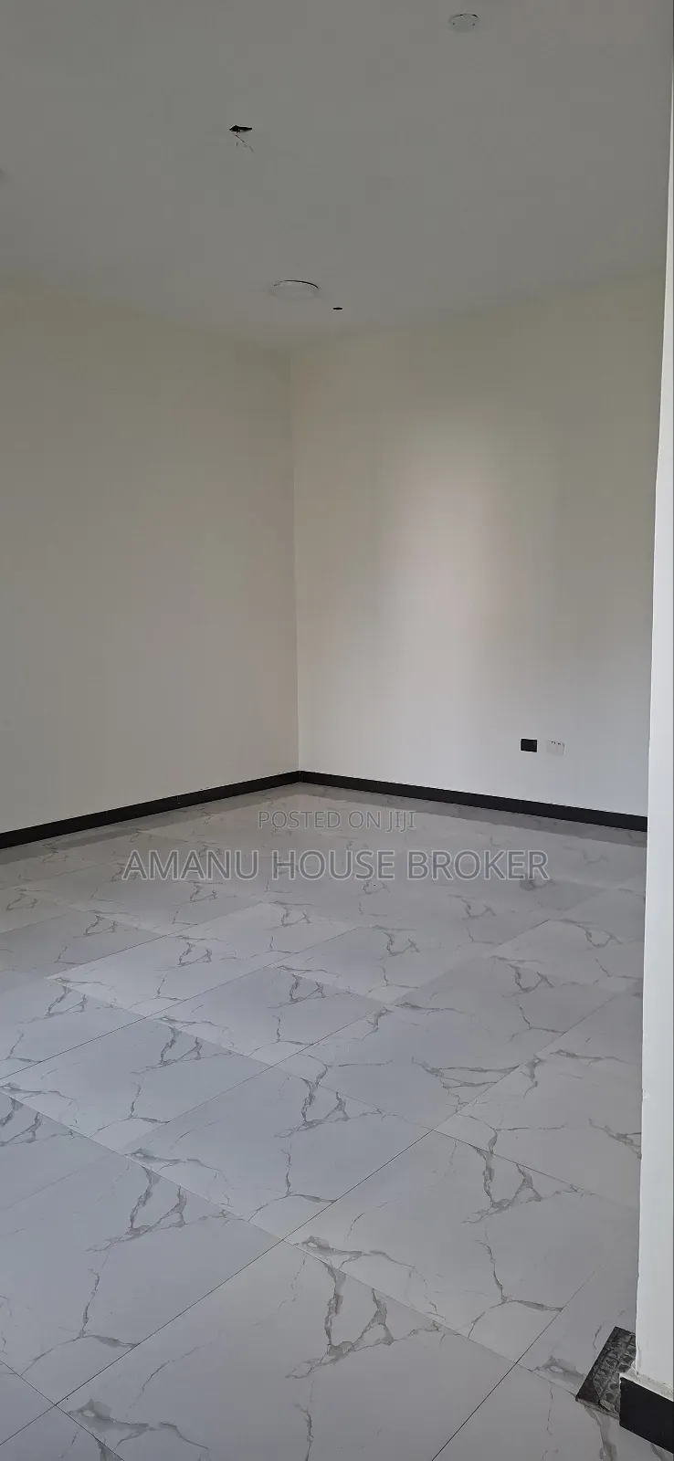 የሚከራዩ ሱቆችና ቢሮዎች በአዲስ አበባ መሃል ካሳንቺስ ጠቅላላ የሱቆቹ ስፋት የሚገኙ ቢሮዎችቹ ይገኛሉ