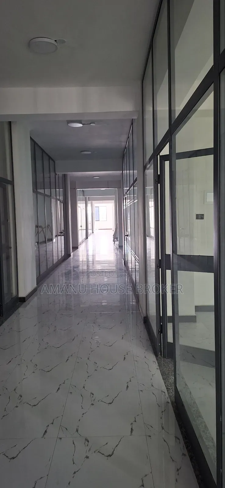 የሚከራዩ ሱቆችና ቢሮዎች በአዲስ አበባ መሃል ካሳንቺስ ጠቅላላ የሱቆቹ ስፋት የሚገኙ ቢሮዎችቹ ይገኛሉ