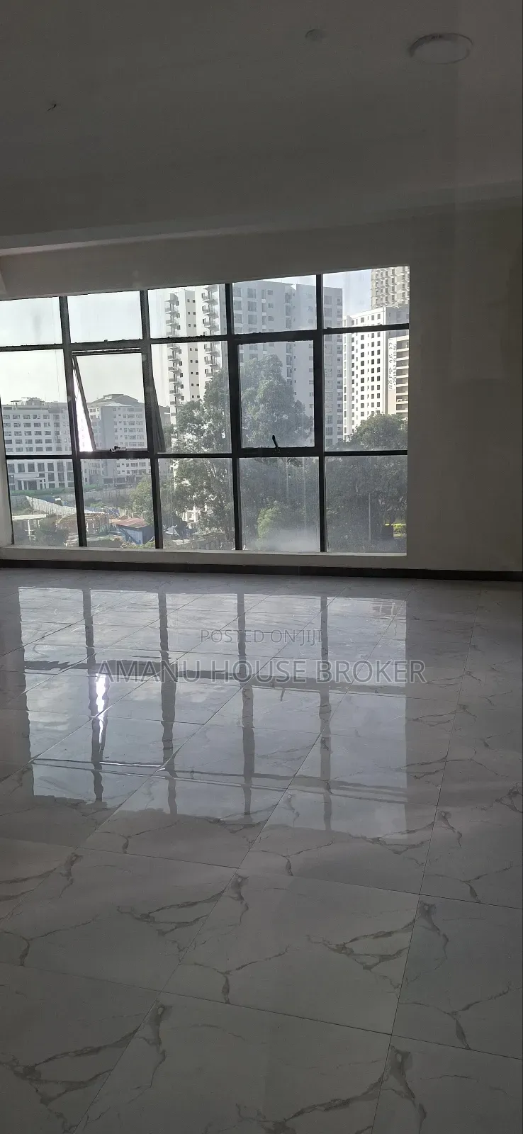 የሚከራዩ ሱቆችና ቢሮዎች በአዲስ አበባ መሃል ካሳንቺስ ጠቅላላ የሱቆቹ ስፋት የሚገኙ ቢሮዎችቹ ይገኛሉ