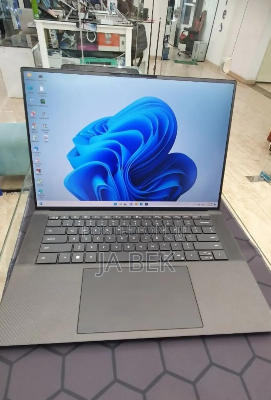 New Laptop Dell Precision 5570 16GB Intel Core I7 SSD 512GB