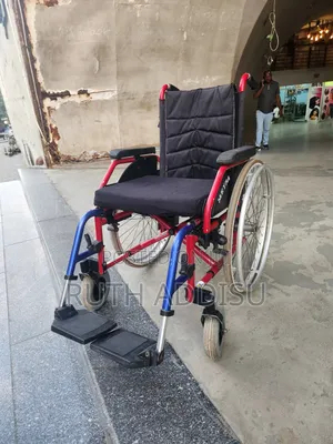 Photo - Wheelchair者的foldable Detachable Arm Wheelchair延誤wheelchair考生wheelchair
