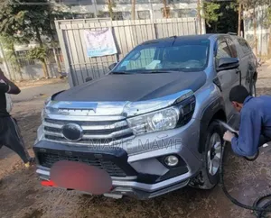 Toyota Hilux 2019 Gray