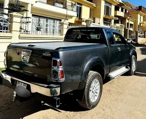 Toyota Hilux 2014 Black