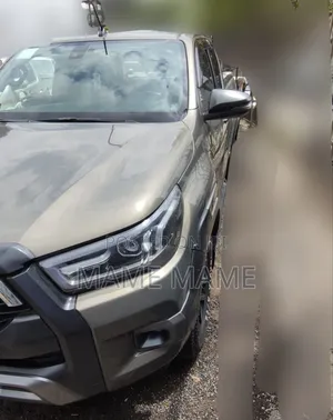 Photo - Toyota Hilux 2021 Gray