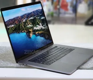 New Laptop Apple MacBook Pro 2017 16GB Intel Core I7 SSD 256GB