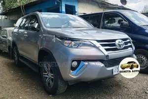 Toyota Fortuner 2018 Silver