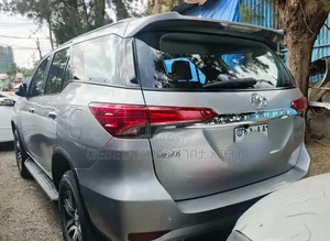 Toyota Fortuner 2018 Silver