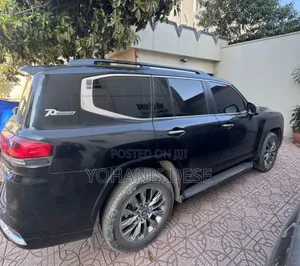 Toyota Land Cruiser 2022 Black
