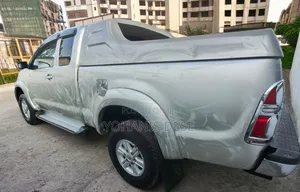 Toyota Hilux 2012 Gray