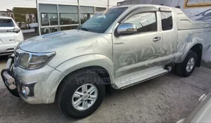 Toyota Hilux 2012 Gray