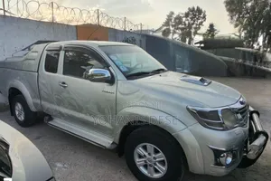 Toyota Hilux 2012 Gray