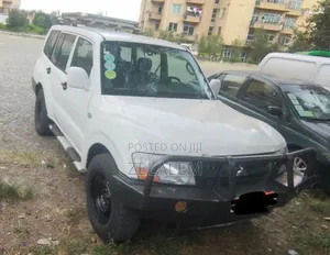 Photo - Mitsubishi Pajero 2005 White