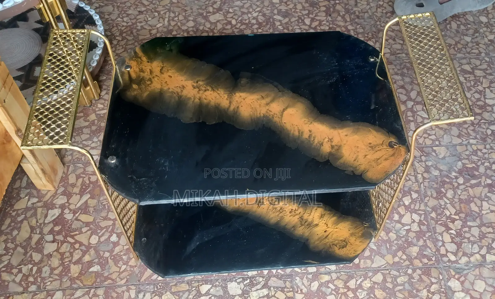 Black Pattern Golden Coffee Rekebot Made From Tempered Glass