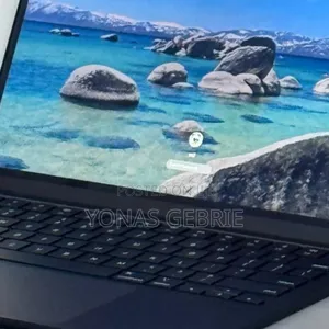 Photo - New Laptop Apple MacBook Air 2022 M2 16GB Apple M2 SSD 512GB