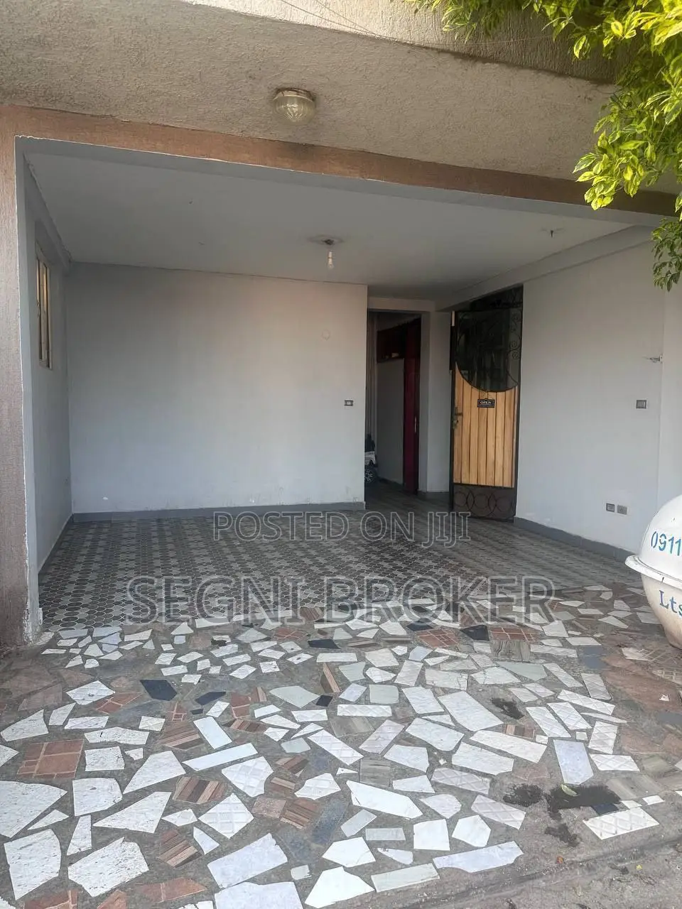 Furnished 5bdrm House in Semet 72, Bole for sale