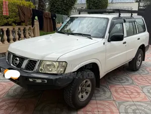 Photo - Nissan Patrol 2010 White