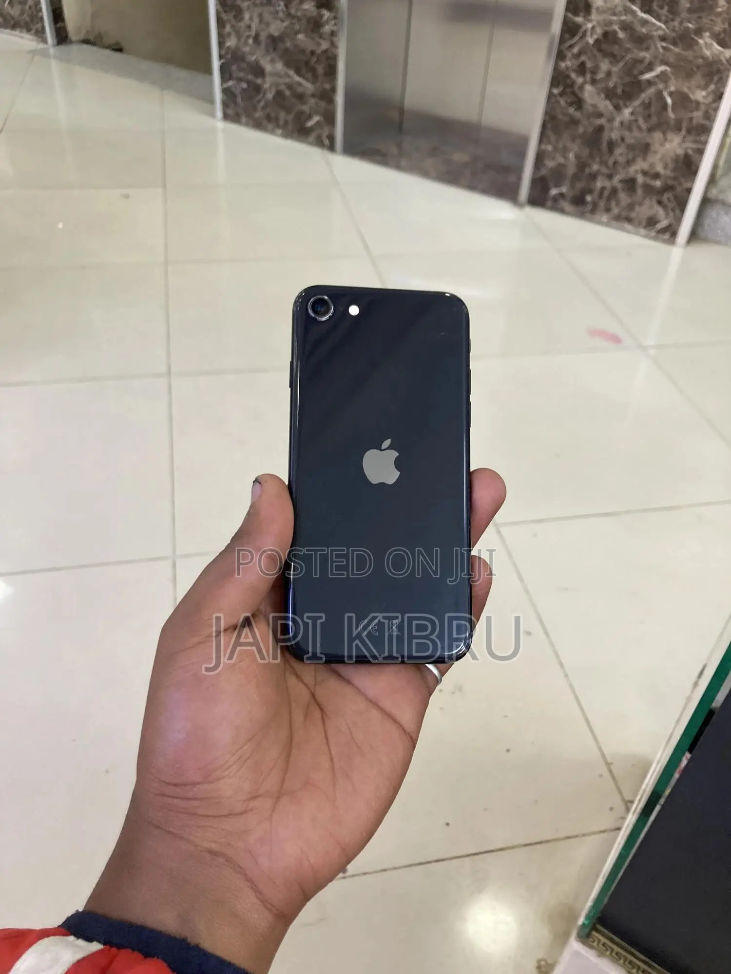 Apple iPhone SE (2020) 64 GB Black