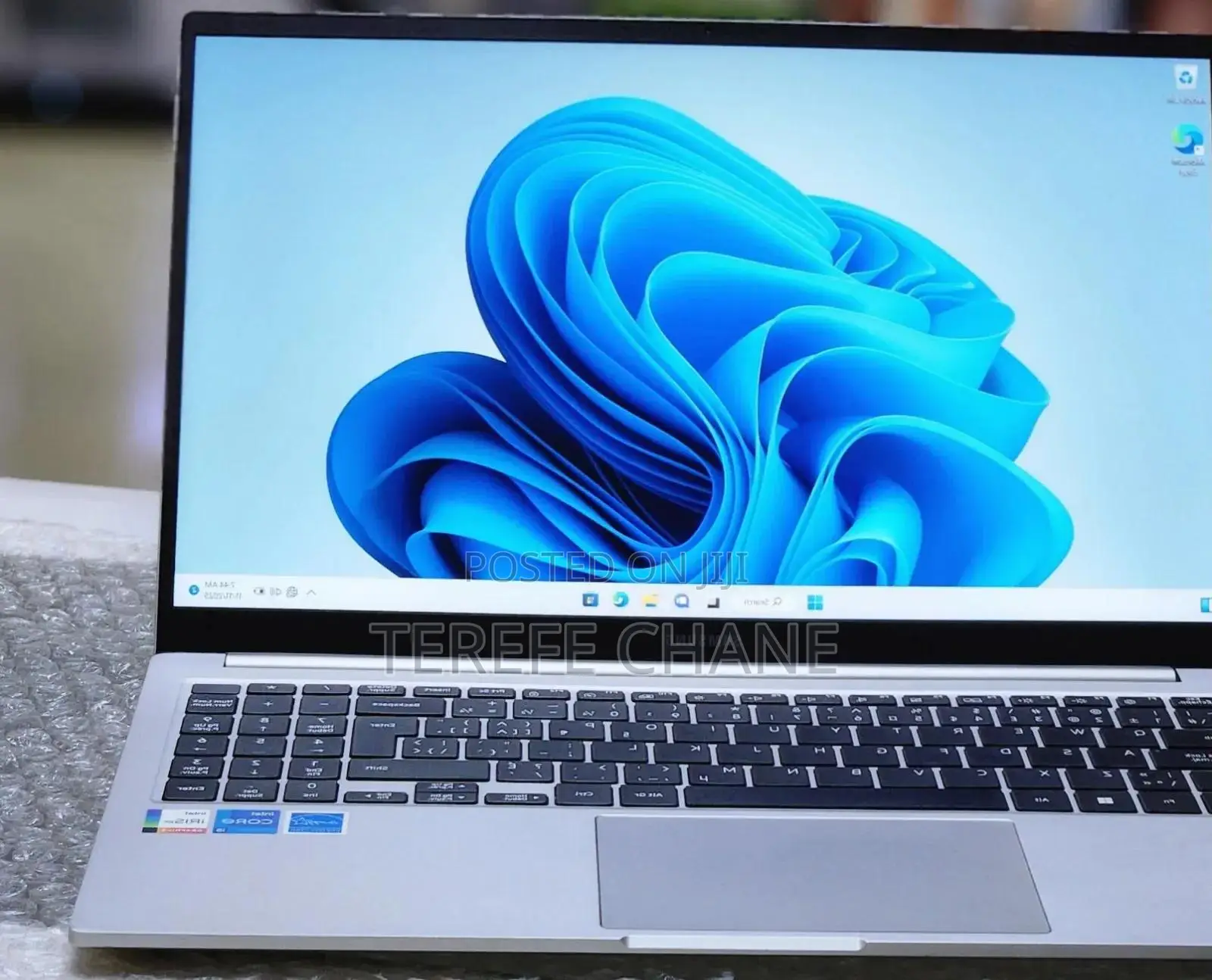 New Laptop Samsung Galaxy Book 2 8GB Intel Core i5 SSD 256GB