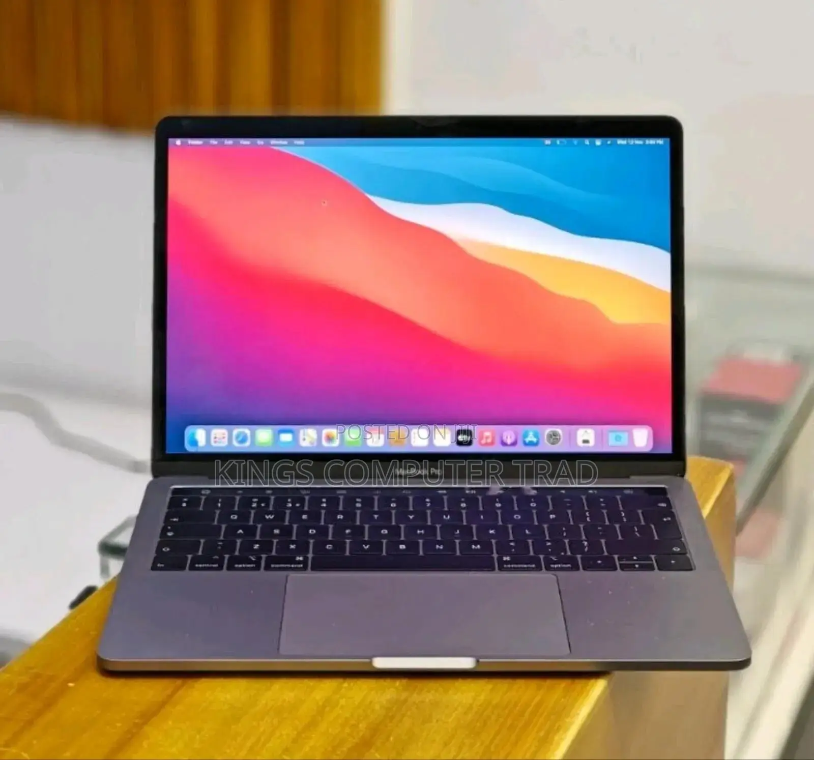 New Laptop Apple MacBook 2018 16GB Intel Core I5 SSD 256GB