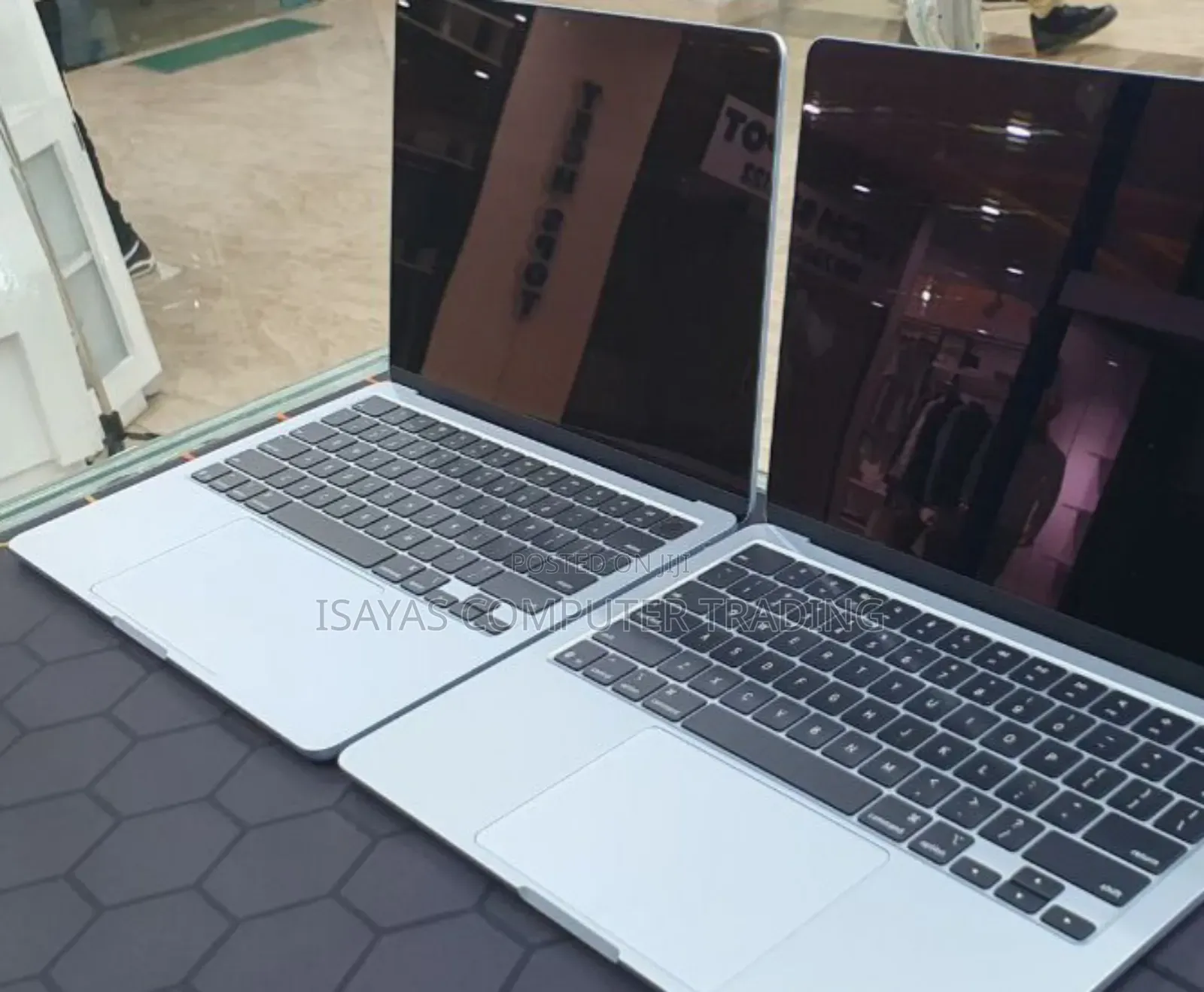 New Laptop Apple MacBook Air 2025 M4 13-Inch 16GB SSD 256GB