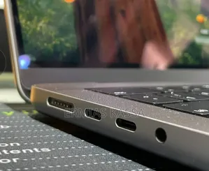 New Laptop Apple MacBook Pro M1 32GB Apple M1 Pro SSD 512GB