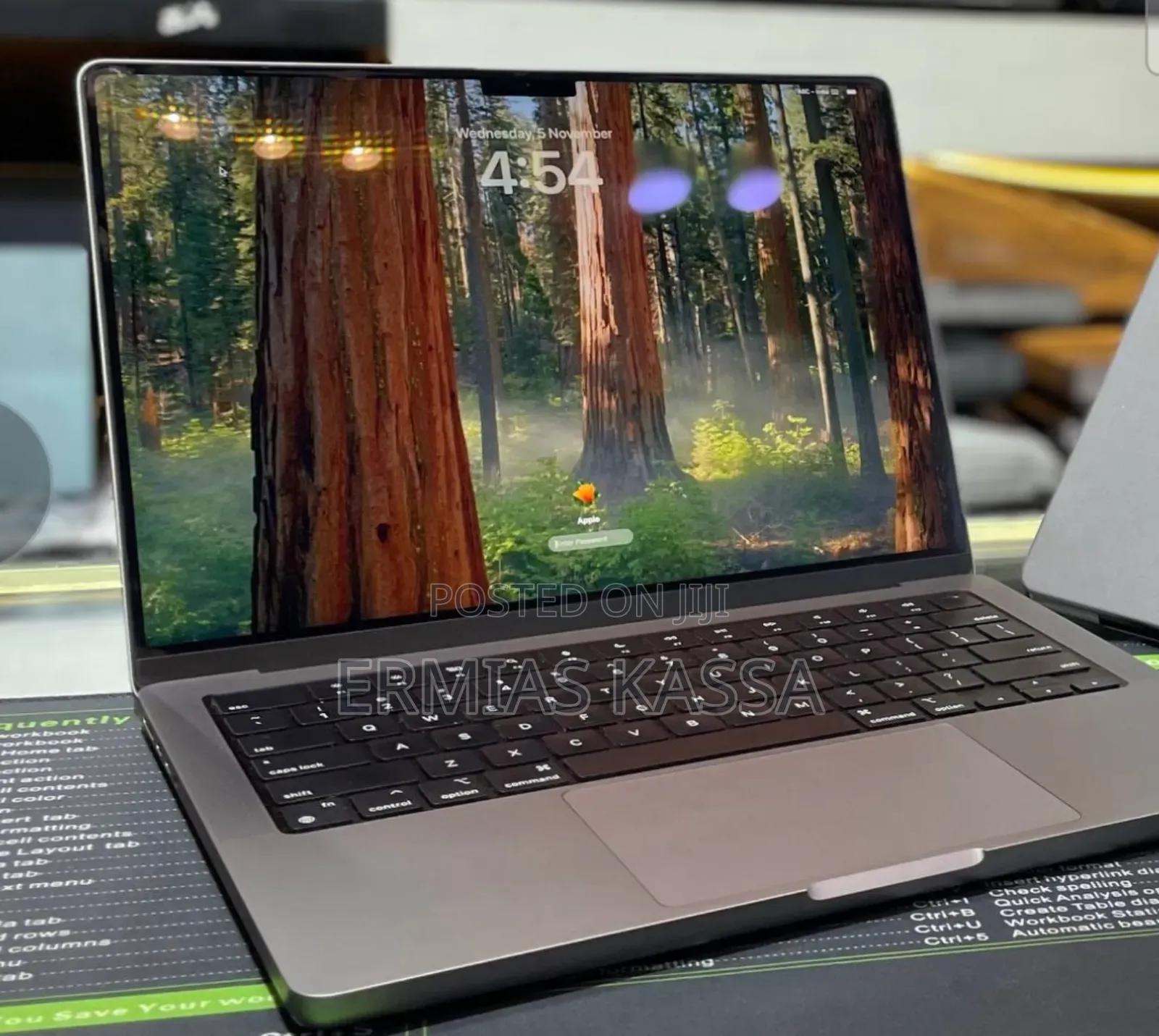 New Laptop Apple MacBook Pro M1 32GB Apple M1 Pro SSD 512GB