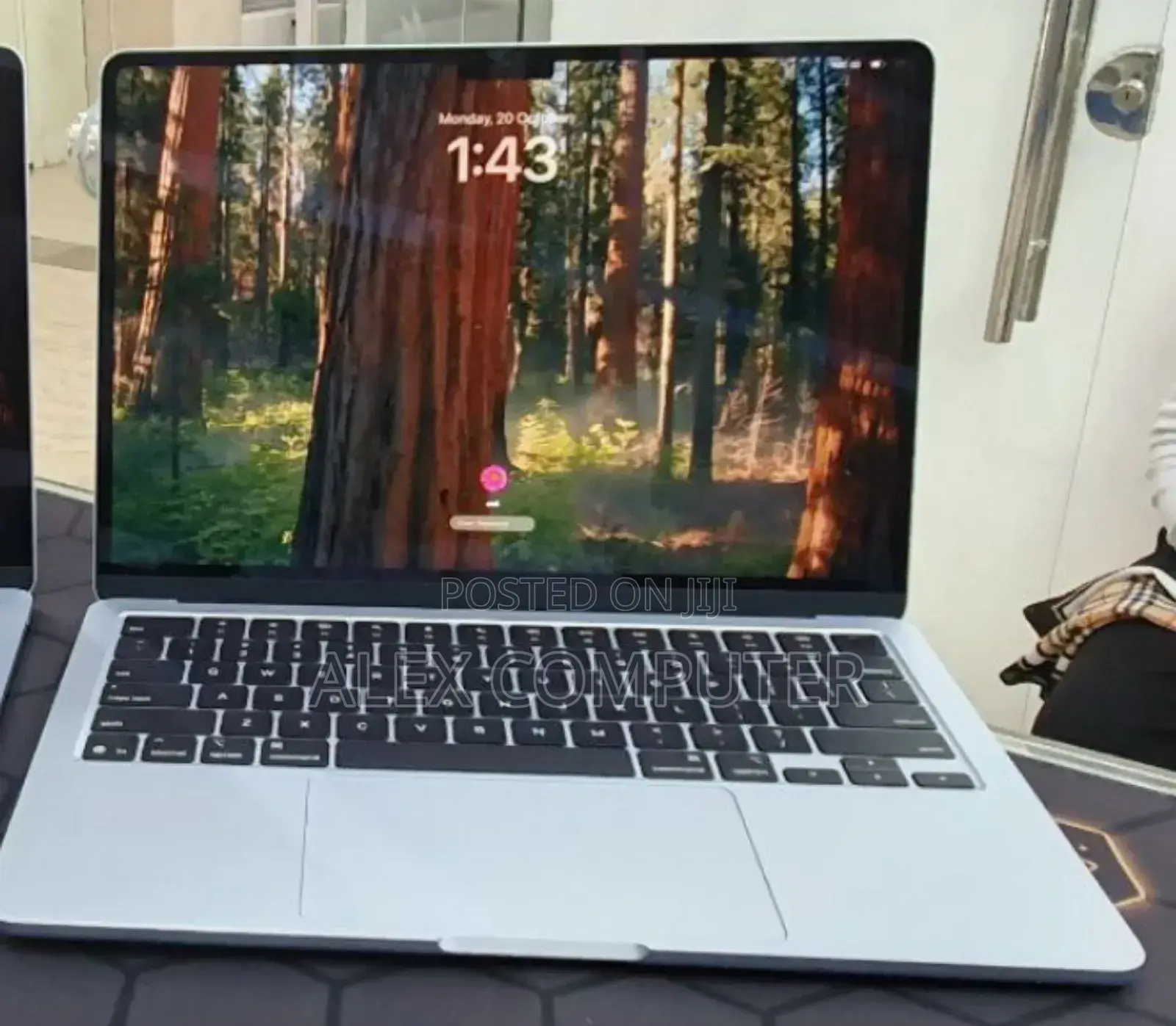 New Laptop Apple MacBook Air 2025 M4 13-Inch 16GB Apple M4 SSD 256GB