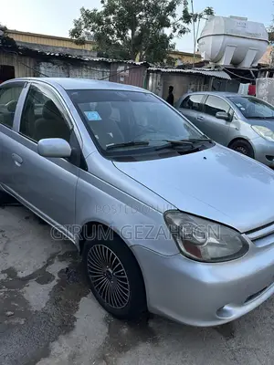 Toyota Platz 2003 Silver
