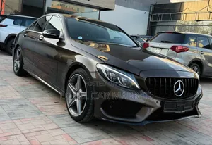 Photo - Mercedes-Benz C200 2015 Brown