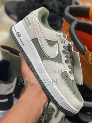 Photo - Nike Air Force 1 Supreme