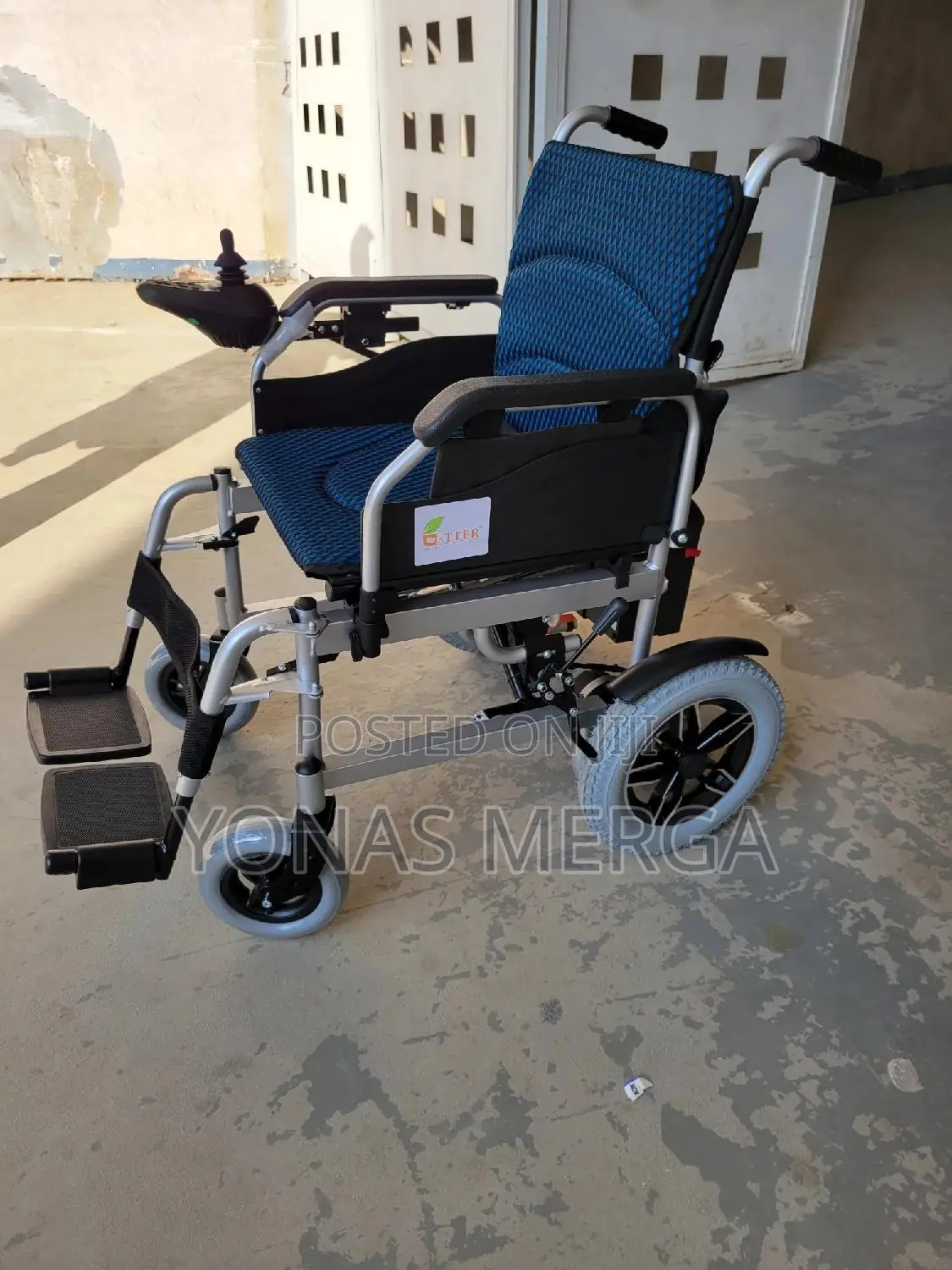 Automatic Travel Wheelchair凹參charge Wheelchair特窑equipped 360°Joystick