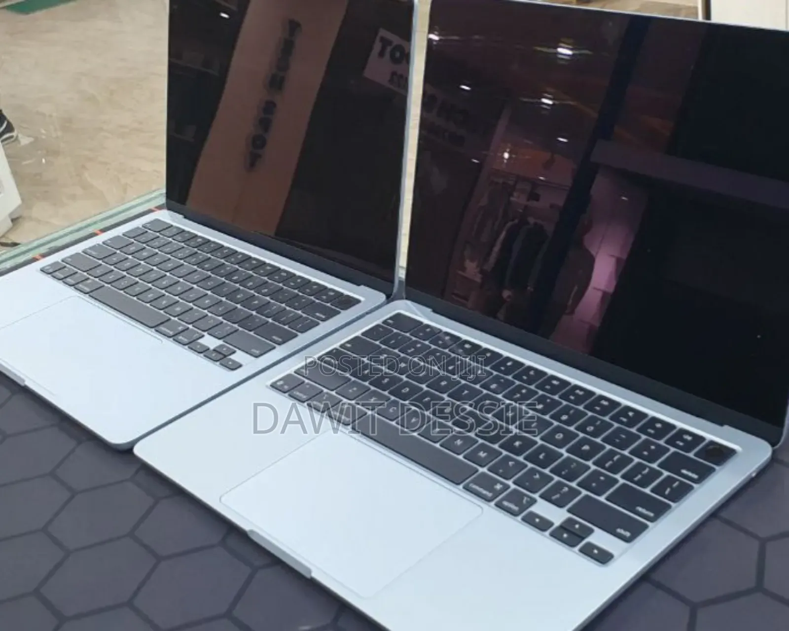 New Laptop Apple MacBook Air 2025 M4 13-Inch 16GB Apple M4 SSD 256GB