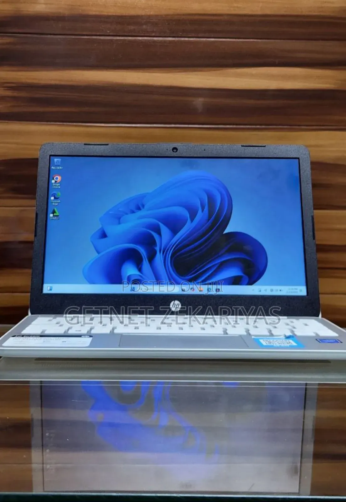 New Laptop HP Stream Notebook 4GB Intel Pentium SSD 72GB