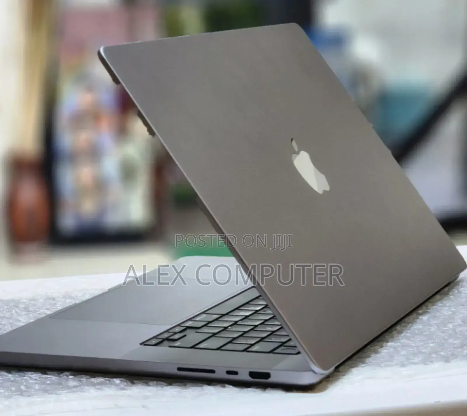 New Laptop Apple MacBook Pro M1 32GB Apple M1 Pro SSD 512GB