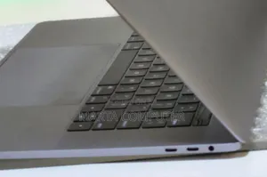 Photo - New Laptop Apple MacBook Pro 2017 16GB Intel Core I7 SSD 512GB