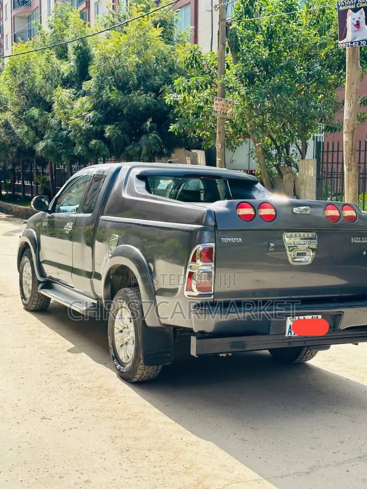 Toyota Hilux SR5 4x4 2014 Gray