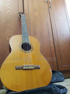 Photo - Yamaha C40 Acoustic Classical Guitar