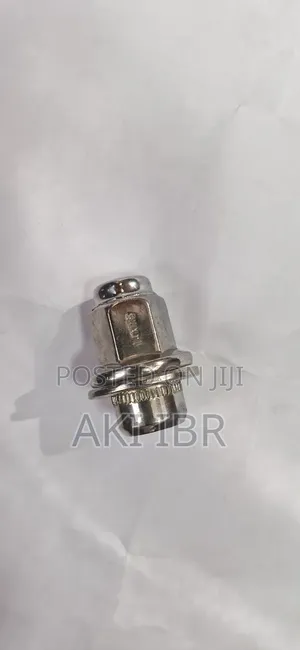 Photo - Hub Bolt V8/Landcruiser