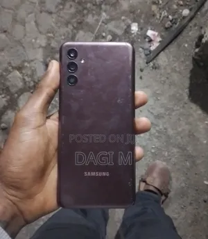 Photo - Samsung Galaxy M13 64 GB Bronze