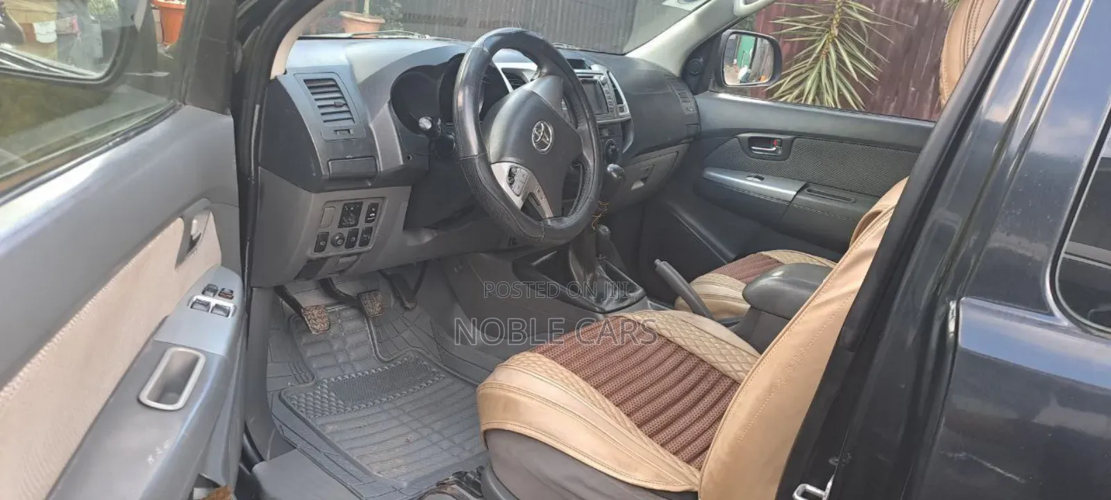 Toyota Hilux 2013 Black