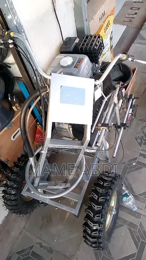 Photo - በ ኢንጅን ሚሠራ የመንገድ ቀለም መቀቢያ