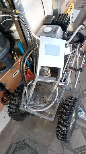 በ ኢንጅን ሚሠራ የመንገድ ቀለም መቀቢያ