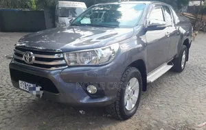 Photo - Toyota Hilux 2017 Gray