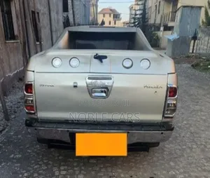 Toyota Hilux 2012 Gray